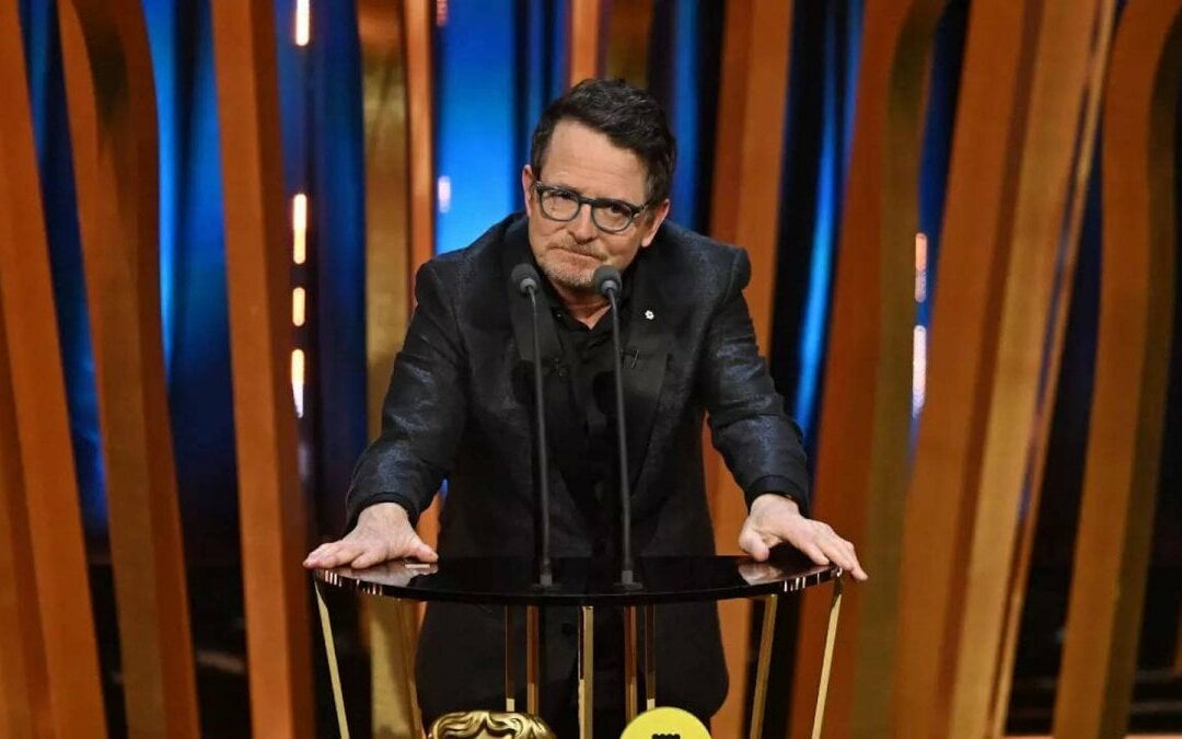 Michael J. Fox si alza dalla sedia a rotelle e commuove il pubblico dei BAFTA: “Un film può cambiarti la vita” | Movieplayer.it | Under-Art.it