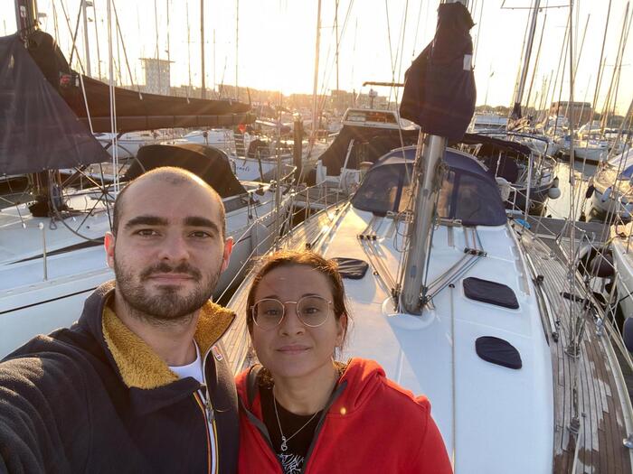 Smart working e una barca come casa, la scelta di due fidanzati | Ansa
