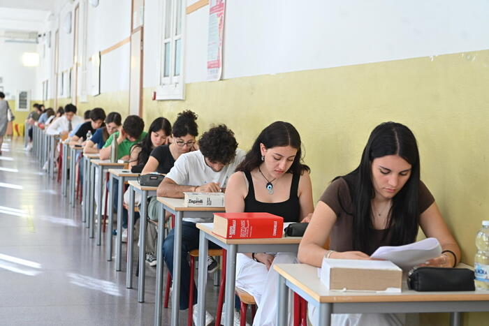 Maturità 2024, il toto-tracce per la prima prova: gli studenti scommettono su D’Annunzio e Pirandello | Ansa
